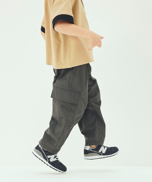 green label relaxing(グリーンレーベルリラクシング)の「【スタメンシリーズ】タッサーカーゴパンツ / キッズ 100cm-160cm 撥水 UVカット(その他パンツ・キッズ・オリーブ/ライトブルー/ダークグレー・140cm/130cm/110cm/100cm/150cm/120cm/160cm)」の2枚目の写真