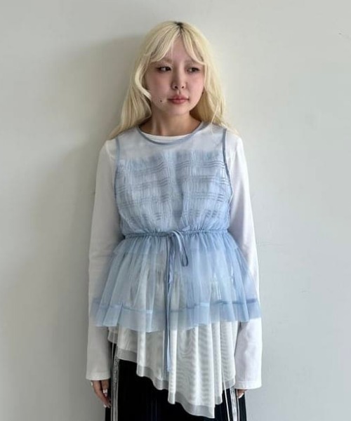 Ray BEAMS（レイビームス）の「【7/31値下げ】チュール シャーリング ノースリーブ　　26SS シアー レイヤードスタイル 二次会 お呼ばれ ブラウス 洗える（Tシャツ/カットソー・レディース・ホワイト系その他6/ブラック/サックスブルー・ONE SIZE）」の4枚目の写真