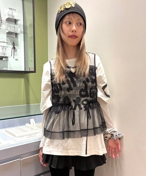 Ray BEAMS（レイビームス）の「【7/31値下げ】チュール シャーリング ノースリーブ　　26SS シアー レイヤードスタイル 二次会 お呼ばれ ブラウス 洗える（Tシャツ/カットソー・レディース・ホワイト系その他6/ブラック/サックスブルー・ONE SIZE）」の5枚目の写真