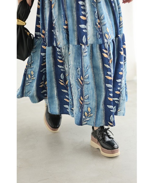 cawaii（カワイイ）の「葉っぱを描いたデニム風プリントミディアムスカート（スカート・レディース・ブルー・FREE）」の11枚目の写真