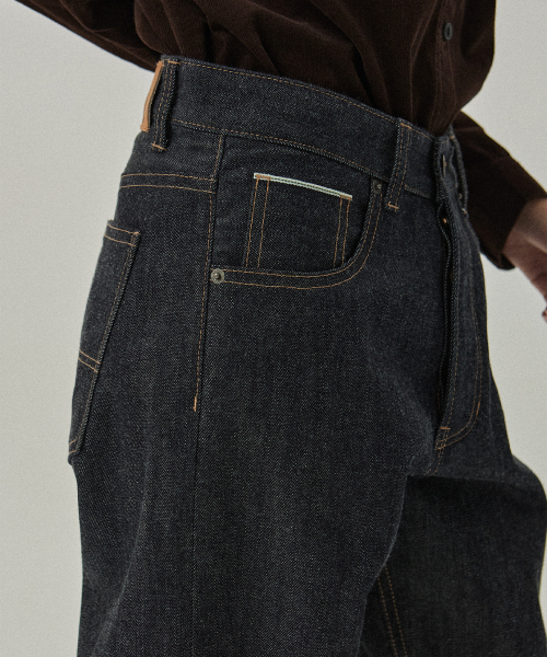 MAGOODGAN（メックウッドガン）の「クリサート7513ボタンフライストレートフィットセルビッジローデニムパンツ（デニムパンツ・レディース・その他・32/30/26/28）」の5枚目の写真