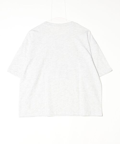 Disney(ディズニー)の「【DISNEY/ディズニー】ミッキーマウス プリント半袖Tシャツ(WIDEシルエット)(Tシャツ/カットソー・レディース・レッド/イエロー/ネイビー/オートミール・LARGE/MEDIUM)」の5枚目の写真