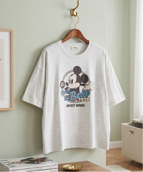 Disney(ディズニー)の「【DISNEY/ディズニー】ミッキーマウス プリント半袖Tシャツ(WIDEシルエット)(Tシャツ/カットソー・レディース・レッド/イエロー/ネイビー/オートミール・LARGE/MEDIUM)」の2枚目の写真