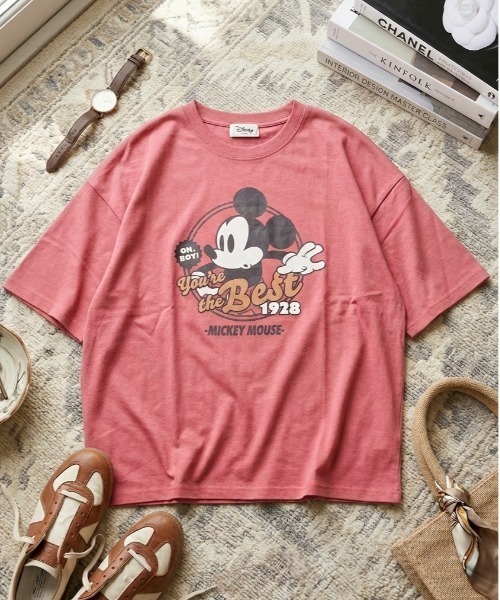 Disney(ディズニー)の「【DISNEY/ディズニー】ミッキーマウス プリント半袖Tシャツ(WIDEシルエット)(Tシャツ/カットソー・レディース・レッド/イエロー/ネイビー/オートミール・LARGE/MEDIUM)」の4枚目の写真