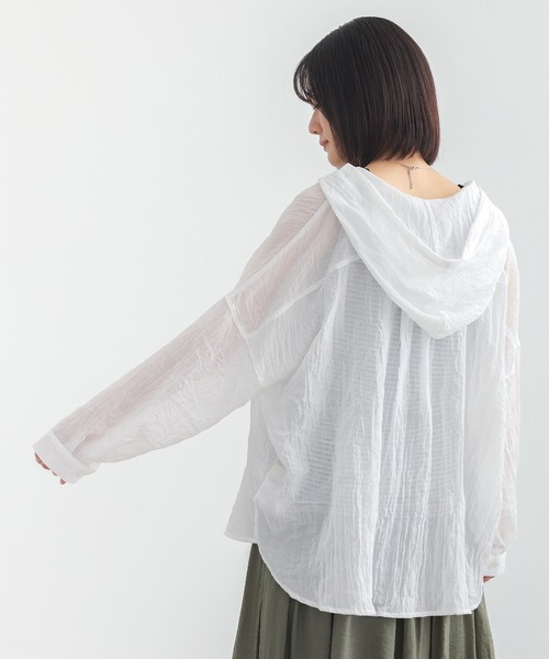 n'OrLABEL（ノアールレーベル）の「【機能素材】『シアーフードシャツ』（シャツ/ブラウス・レディース・ライトブルー/グレイッシュベージュ/チャコール/ピンク/オフホワイト・FREE）」の8枚目の写真