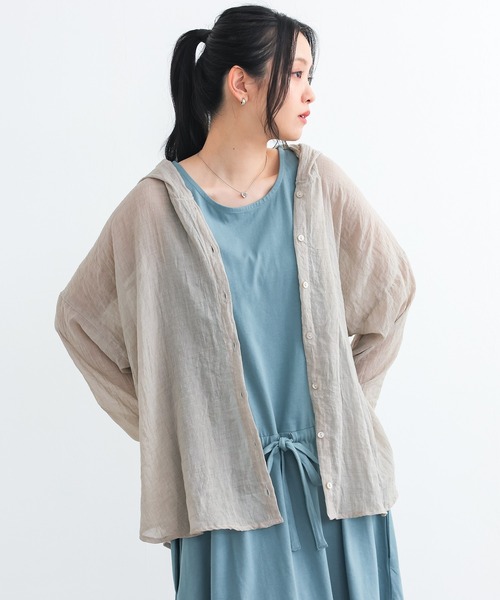 n'OrLABEL（ノアールレーベル）の「【機能素材】『シアーフードシャツ』（シャツ/ブラウス・レディース・ライトブルー/グレイッシュベージュ/チャコール/ピンク/オフホワイト・FREE）」の19枚目の写真