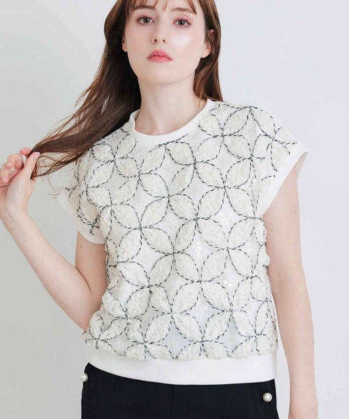 PICCIN PERLA(ピッチンペルラ)の「スパンコールフラワーレースプルオーバー(Tシャツ/カットソー・レディース・オフホワイト・M)」の1枚目の写真