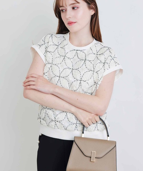 PICCIN PERLA(ピッチンペルラ)の「スパンコールフラワーレースプルオーバー(Tシャツ/カットソー・レディース・オフホワイト・M)」の2枚目の写真
