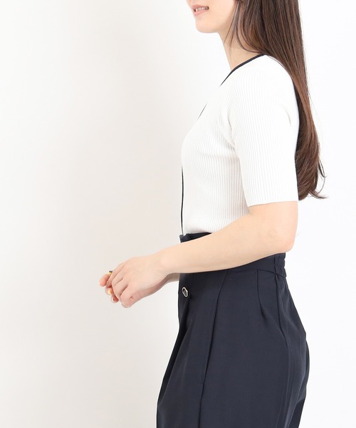 ASTORIA ODIER（アストリアオディール）の「フロントボタンフェイクレイヤードニット(抗ピリング加工)(半袖)（ニット/セーター・レディース・ブラック/ネイビー/ホワイト・MEDIUM/LARGE）」の9枚目の写真