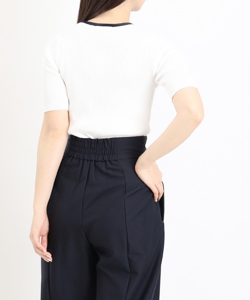 ASTORIA ODIER（アストリアオディール）の「フロントボタンフェイクレイヤードニット(抗ピリング加工)(半袖)（ニット/セーター・レディース・ブラック/ネイビー/ホワイト・MEDIUM/LARGE）」の8枚目の写真
