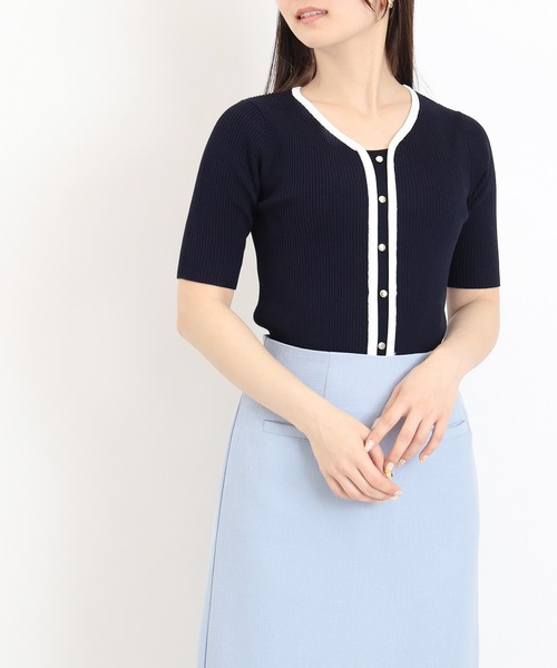 ASTORIA ODIER（アストリアオディール）の「フロントボタンフェイクレイヤードニット(抗ピリング加工)(半袖)（ニット/セーター・レディース・ブラック/ネイビー/ホワイト・MEDIUM/LARGE）」の6枚目の写真