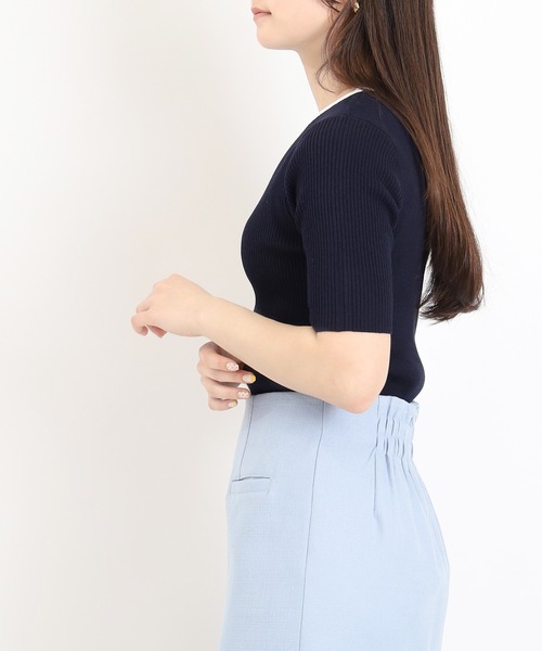 ASTORIA ODIER（アストリアオディール）の「フロントボタンフェイクレイヤードニット(抗ピリング加工)(半袖)（ニット/セーター・レディース・ブラック/ネイビー/ホワイト・MEDIUM/LARGE）」の4枚目の写真