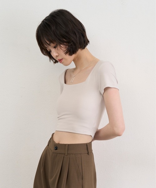 NUJOH（ヌゾ）の「Square Neck Padded Crop Tee / スクエアネックパデッドクロップT（チューブトップ・レディース・グレイッシュベージュ/アッシュグレー/グレー・FREE）」の7枚目の写真