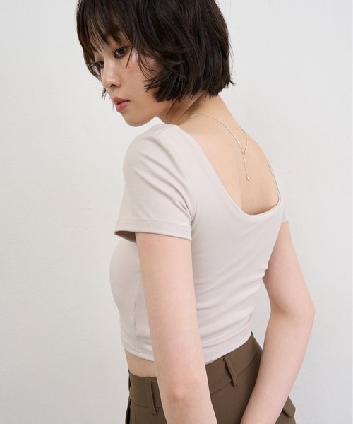 NUJOH（ヌゾ）の「Square Neck Padded Crop Tee / スクエアネックパデッドクロップT（チューブトップ・レディース・グレイッシュベージュ/アッシュグレー/グレー・FREE）」の13枚目の写真