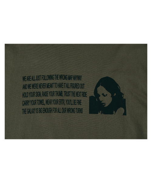 ERTR（イーアールティーアール）の「HRT Girl T-Shirt Olive（Tシャツ/カットソー・レディース・その他・SMALL/MEDIUM/LARGE）」の4枚目の写真