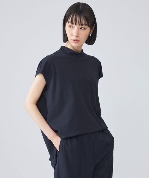 CAST:(キャストコロン)の「【接触冷感】バッグボタンカットソー(Tシャツ/カットソー・レディース・オフホワイト/ワイン/ブラック/ネイビー/グリーン・M)」の4枚目の写真