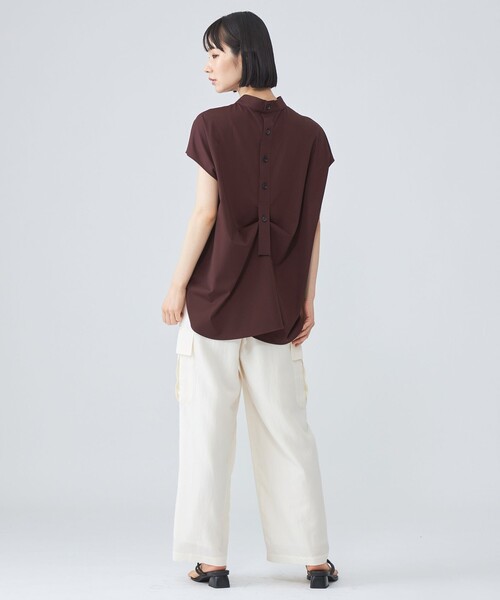 CAST:(キャストコロン)の「【接触冷感】バッグボタンカットソー(Tシャツ/カットソー・レディース・オフホワイト/ワイン/ブラック/ネイビー/グリーン・M)」の9枚目の写真