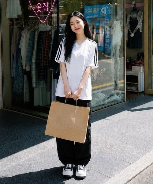 NESPA STUDIO（ネスパスタジオ）の「ヌーベルトラックVネック半袖Tシャツ4カラー[NSSV_1501]（Tシャツ/カットソー・メンズ・アイボリー/ピンク/ネイビー/ブラック・MEDIUM/LARGE/X-LARGE/SMALL）」の9枚目の写真