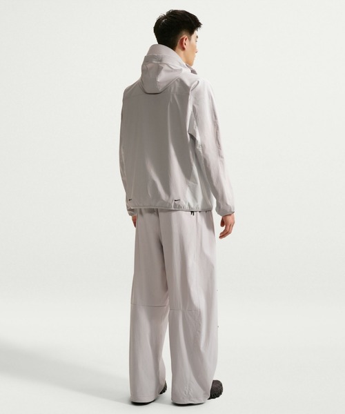 NIKE（ナイキ）の「ナイキ テック ヘリオス メンズ Dri-FIT ロングスリーブ シェル / Nike Tech Helios Men's Dri-FIT Long-Sleeve Shell IF0904-097 Grey Fog（その他トップス・メンズ・グレー系その他・XL/S/M/L/2XL）」の5枚目の写真