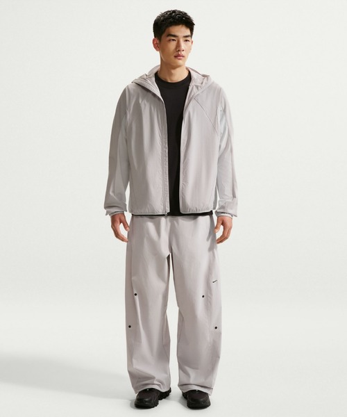 NIKE（ナイキ）の「ナイキ テック ヘリオス メンズ Dri-FIT ロングスリーブ シェル / Nike Tech Helios Men's Dri-FIT Long-Sleeve Shell IF0904-097 Grey Fog（その他トップス・メンズ・グレー系その他・XL/S/M/L/2XL）」の4枚目の写真