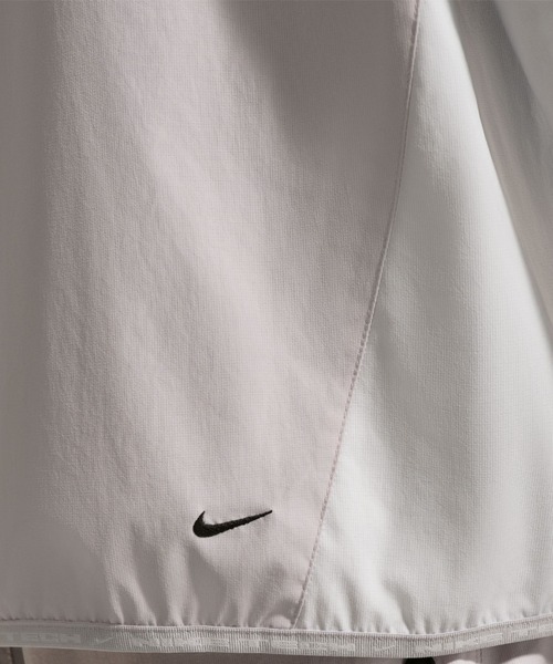 NIKE（ナイキ）の「ナイキ テック ヘリオス メンズ Dri-FIT ロングスリーブ シェル / Nike Tech Helios Men's Dri-FIT Long-Sleeve Shell IF0904-097 Grey Fog（その他トップス・メンズ・グレー系その他・XL/S/M/L/2XL）」の9枚目の写真