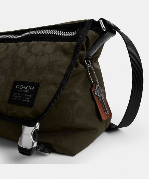 COACH(コーチ)の「メッセンジャー・シグネチャー ナイロン(メッセンジャーバッグ・メンズ・グリーン系その他・ONE)」の7枚目の写真