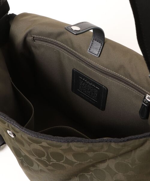COACH(コーチ)の「メッセンジャー・シグネチャー ナイロン(メッセンジャーバッグ・メンズ・グリーン系その他・ONE)」の9枚目の写真