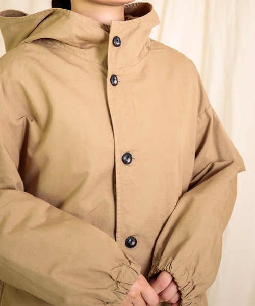 prit（プリット）の「[prit] 甘撚オックス フーディブルゾン（マウンテンパーカー・レディース・チャコールグレー/ベージュ/レッド・FREE）」の6枚目の写真