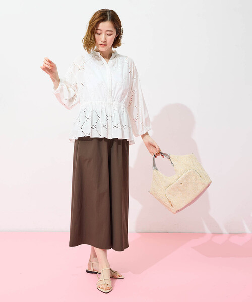 Petit Honfleur(プチオンフルール)の「アイレットレースバンドカラーブラウス(シャツ/ブラウス・レディース・ホワイト/ネイビー・13号/11号/9号)」の12枚目の写真
