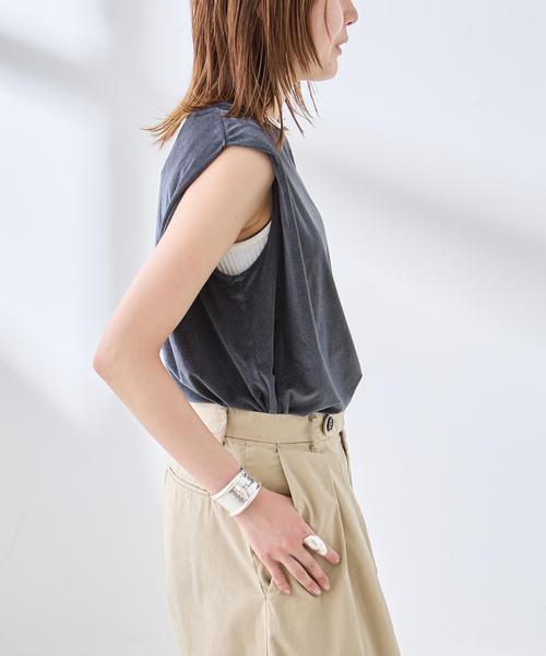 journal standard L'essage(ジャーナルスタンダードレサージュ)の「《追加/接触冷感》クールタッチベロアタックノースリーブ(Tシャツ/カットソー・レディース・アイボリー/ネイビー/ブラウン・FREE)」の21枚目の写真