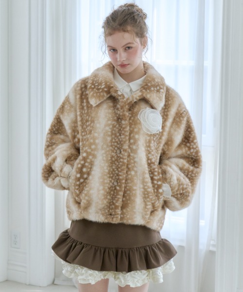 idem(イデム)の「tulle brooch fur coat / コサージュ付き(取り外し可能)ファーコート(その他アウター・レディース・ベージュ/その他/ブラウン・FREE)」の10枚目の写真