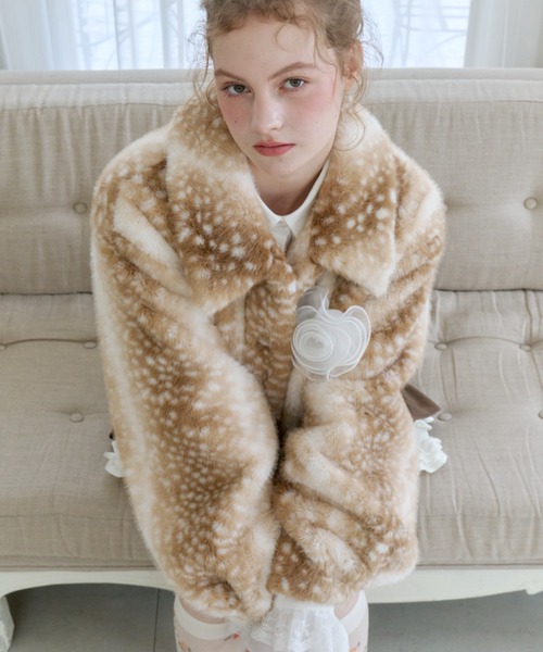 idem(イデム)の「tulle brooch fur coat / コサージュ付き(取り外し可能)ファーコート(その他アウター・レディース・ベージュ/その他/ブラウン・FREE)」の5枚目の写真