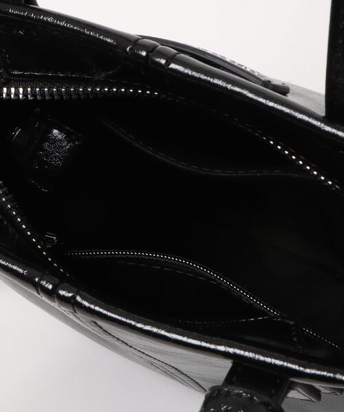 CHARLES & KEITH(チャールズ & キース)の「Noane ノアン イーロンゲイティド トートバッグ(トートバッグ・レディース・ワインレッド/スミクロ・S)」の8枚目の写真