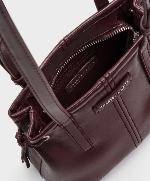 CHARLES & KEITH(チャールズ & キース)の「Noane ノアン イーロンゲイティド トートバッグ(トートバッグ・レディース・ワインレッド/スミクロ・S)」の13枚目の写真