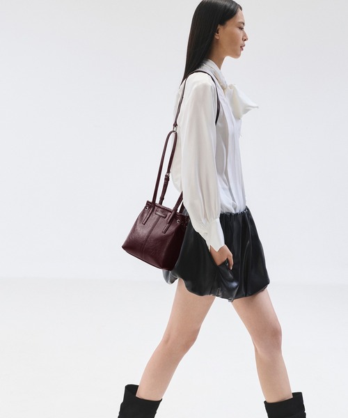 CHARLES & KEITH(チャールズ & キース)の「Noane ノアン イーロンゲイティド トートバッグ(トートバッグ・レディース・ワインレッド/スミクロ・S)」の14枚目の写真