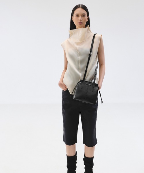 CHARLES & KEITH(チャールズ & キース)の「Noane ノアン イーロンゲイティド トートバッグ(トートバッグ・レディース・ワインレッド/スミクロ・S)」の19枚目の写真