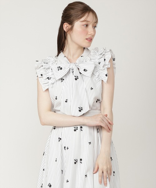 SWINGLE(スウィングル)の「【7/3発売】ストライプ×フラワー刺繍2WAYフリルブラウス(シャツ/ブラウス・レディース・ホワイト系その他5/ブルー系その他4・FREE)」の9枚目の写真