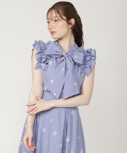 SWINGLE(スウィングル)の「【7/3発売】ストライプ×フラワー刺繍2WAYフリルブラウス(シャツ/ブラウス・レディース・ホワイト系その他5/ブルー系その他4・FREE)」の16枚目の写真