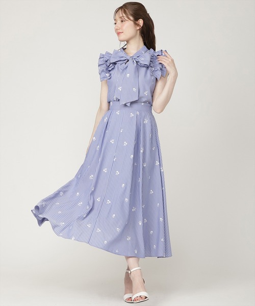SWINGLE(スウィングル)の「【7/3発売】ストライプ×フラワー刺繍2WAYフリルブラウス(シャツ/ブラウス・レディース・ホワイト系その他5/ブルー系その他4・FREE)」の14枚目の写真