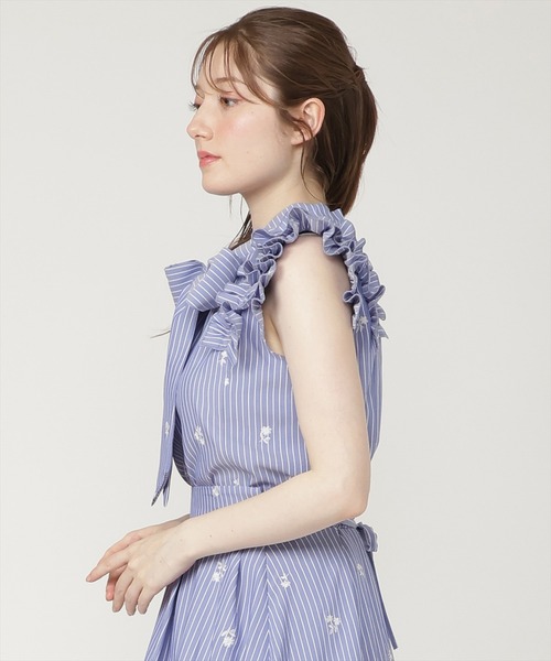 SWINGLE(スウィングル)の「【7/3発売】ストライプ×フラワー刺繍2WAYフリルブラウス(シャツ/ブラウス・レディース・ホワイト系その他5/ブルー系その他4・FREE)」の13枚目の写真