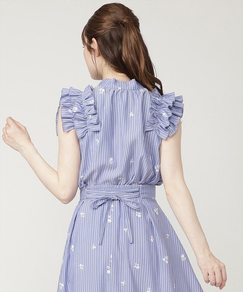 SWINGLE(スウィングル)の「【7/3発売】ストライプ×フラワー刺繍2WAYフリルブラウス(シャツ/ブラウス・レディース・ホワイト系その他5/ブルー系その他4・FREE)」の12枚目の写真