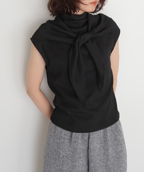 cheriella(シェリエラ)の「【cheriella】楊柳スカーフノースリーブブラウス CREPE SCARF SLEEVELESS BLOUSE(Tシャツ/カットソー・レディース・ブラック/ブラウン/アイボリー・FREE)」の2枚目の写真