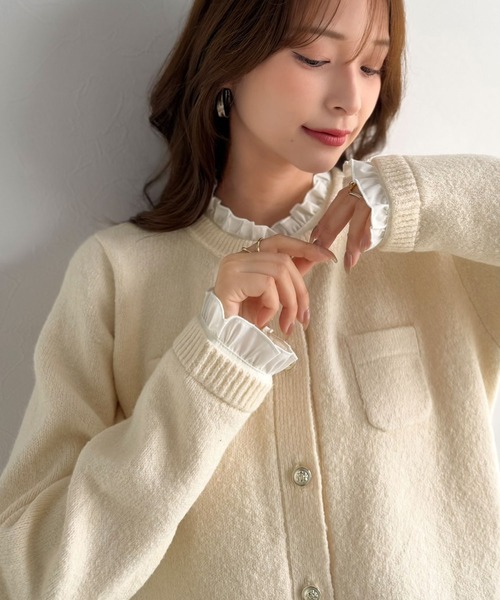 mily bilet(ミウィビレット)の「【mily bilet】秋コーデに、ひとさじの甘さを。取り外し可能フリル襟 2Wayフェイクレイヤードカーディガン(カーディガン/ボレロ・レディース・ネイビー/グレー/アイボリー・SMALL/MEDIUM/LARGE/X-LARGE)」の2枚目の写真
