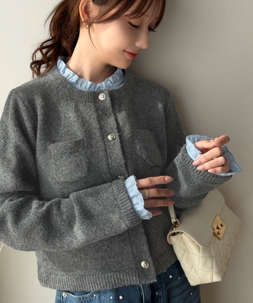 mily bilet(ミウィビレット)の「【mily bilet】秋コーデに、ひとさじの甘さを。取り外し可能フリル襟 2Wayフェイクレイヤードカーディガン(カーディガン/ボレロ・レディース・ネイビー/グレー/アイボリー・SMALL/MEDIUM/LARGE/X-LARGE)」の6枚目の写真