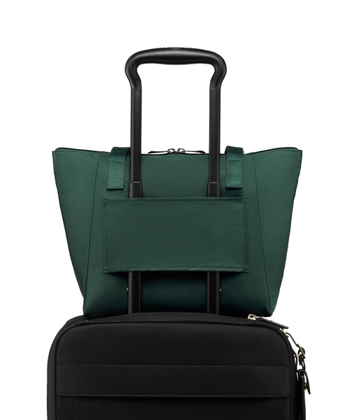 TUMI(トゥミ)の「VOYAGEUR ジャスト・イン・ケース・スモール・トート(トートバッグ・レディース・グリーン系その他・FREE)」の6枚目の写真