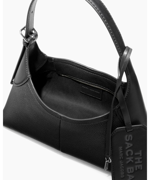 MARC JACOBS(マークジェイコブス)の「THE LEATHER SMALL BELTED SACK BAG/ザ レザー スモール ベルテッド サック バッグ(ショルダーバッグ・レディース・ブラック/ホワイト・ONE SIZE)」の5枚目の写真