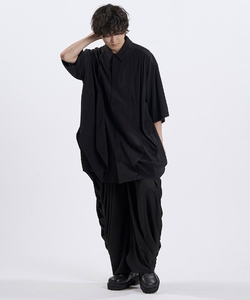 NO ID.(ノーアイディ)の「mhs2671- 3DギャザーハーフスリーブロングSH シャツ(459006-094S)(シャツ/ブラウス・メンズ・ブラック系その他/ブラック×ホワイト/ブラック・ONE SIZE)」の14枚目の写真
