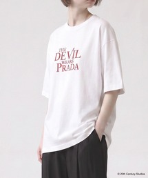 【SLICK/スリック】THE DEVIL WEARS PRADA Printed T-shirt 01 / プラダを着た悪魔 ロゴプリントTシャツ / パウダー加工 / オーバーサイズ / ヴィンテージライク