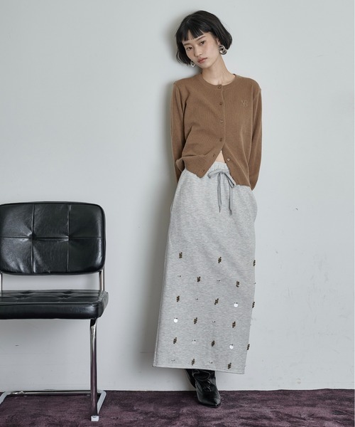 THE YOn(ザヨン)の「ロゴ刺繍コンパクトニットカーデ(カーディガン/ボレロ・レディース・ブラック/プラム/チャコールグレー/ブラウン・FREE)」の18枚目の写真