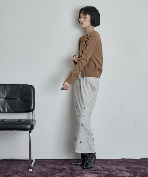 THE YOn(ザヨン)の「ロゴ刺繍コンパクトニットカーデ(カーディガン/ボレロ・レディース・ブラック/プラム/チャコールグレー/ブラウン・FREE)」の20枚目の写真